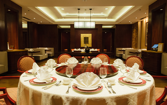 Dining-AboutUs-Lili-02_583x366px