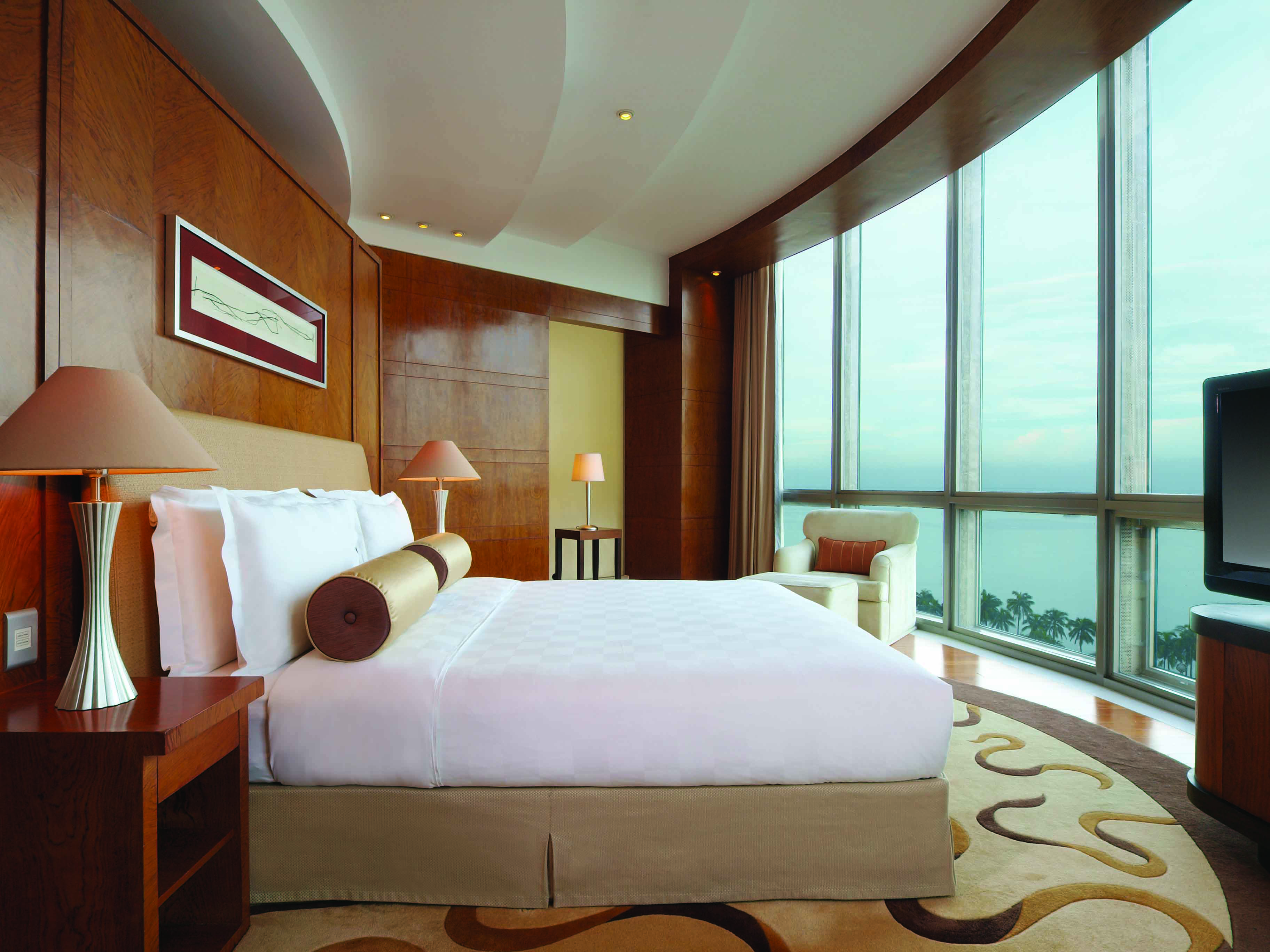 Executive Suite Bedroom