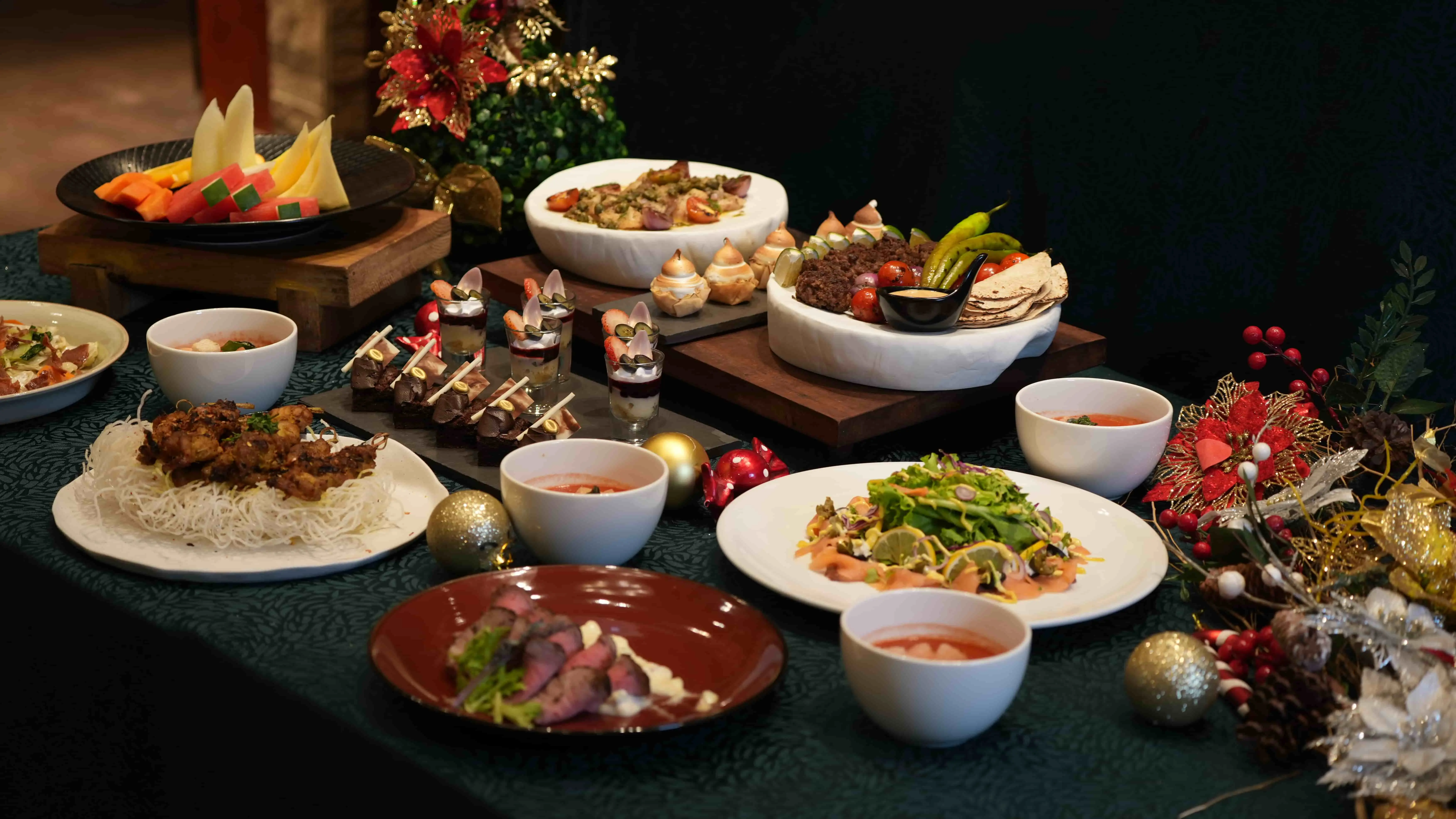 Deck the Halls with Market Cafe’s Yuletide Celebration Packages 