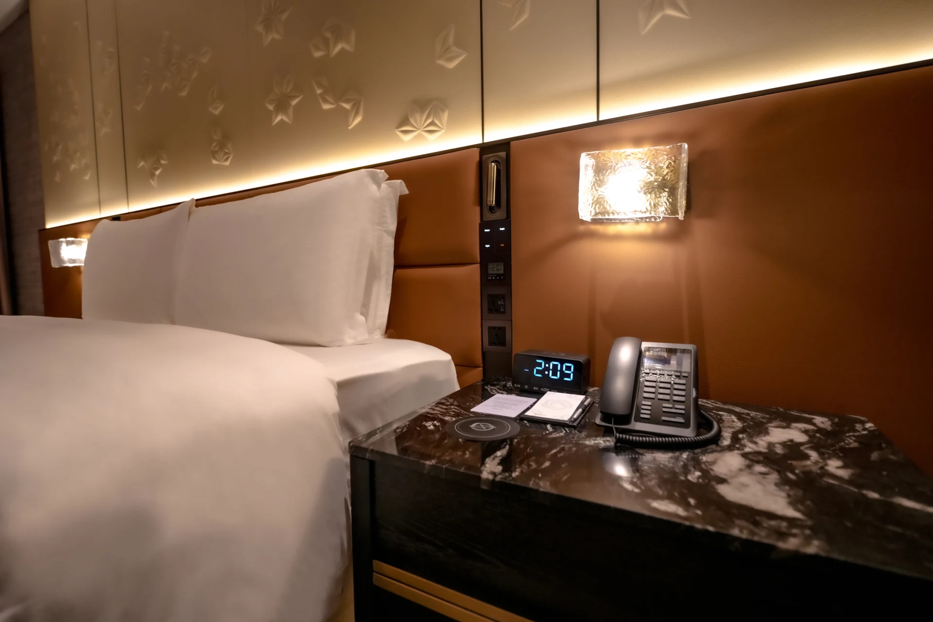 executive-sky-king-bedroom