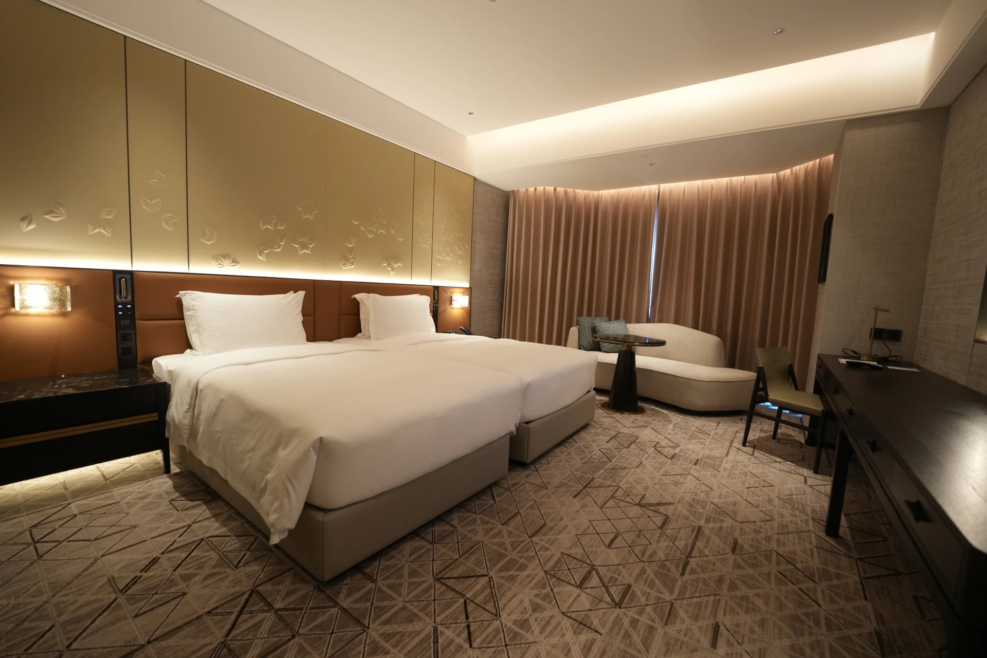 executive-sky-twin-bedroom