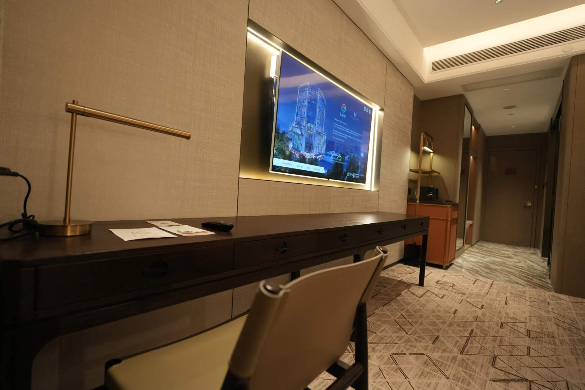 executive-sky-twin-table