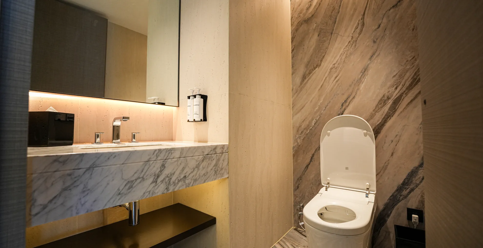 premiere-common-toilet