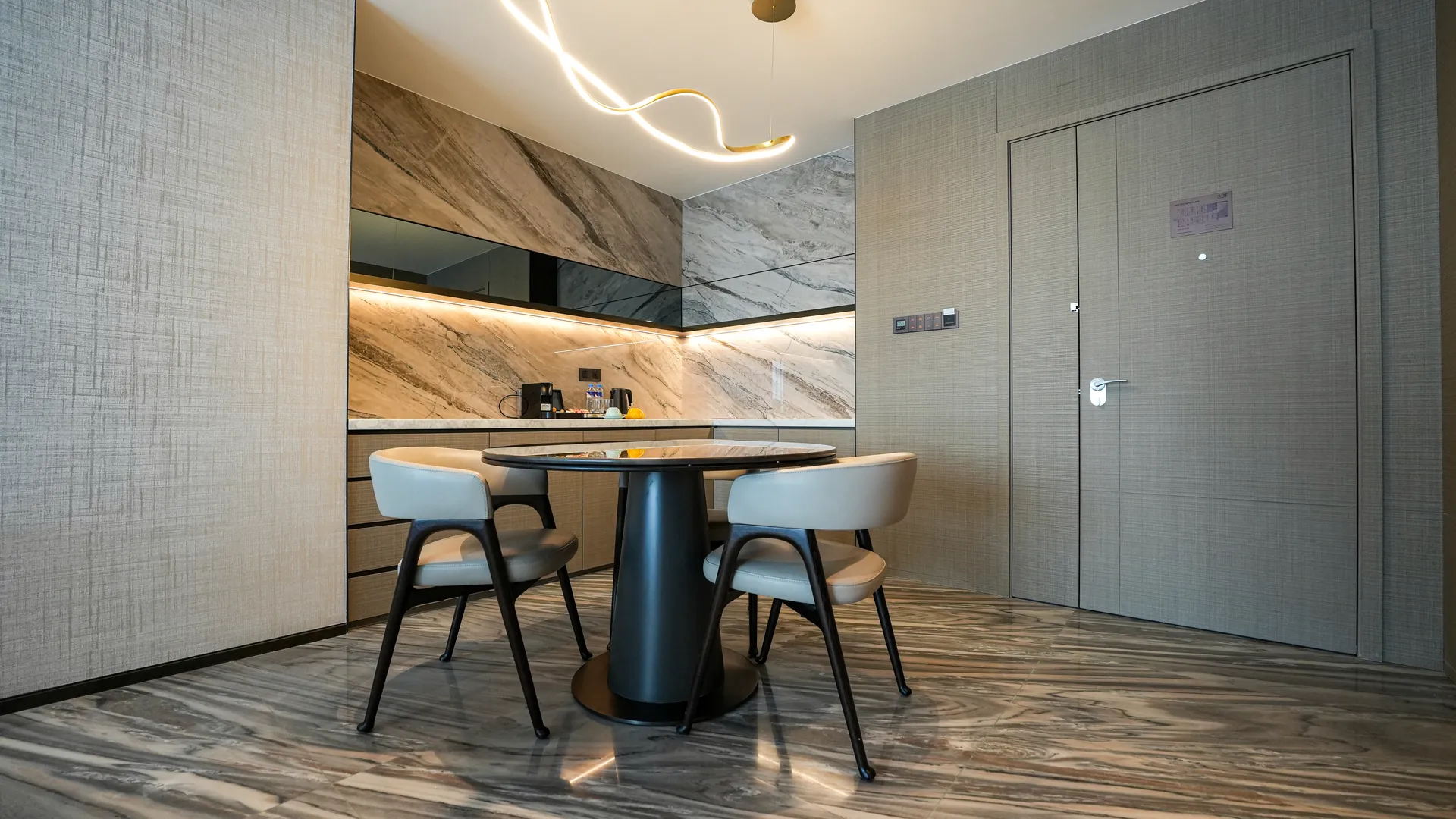 premiere-dining-area